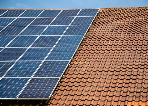 Fotowoltaika Tuszów Narodowy na dachu budynku