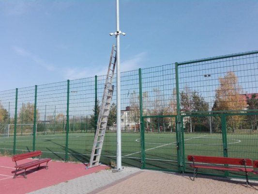 Kamery monitorujące boisko sportowe